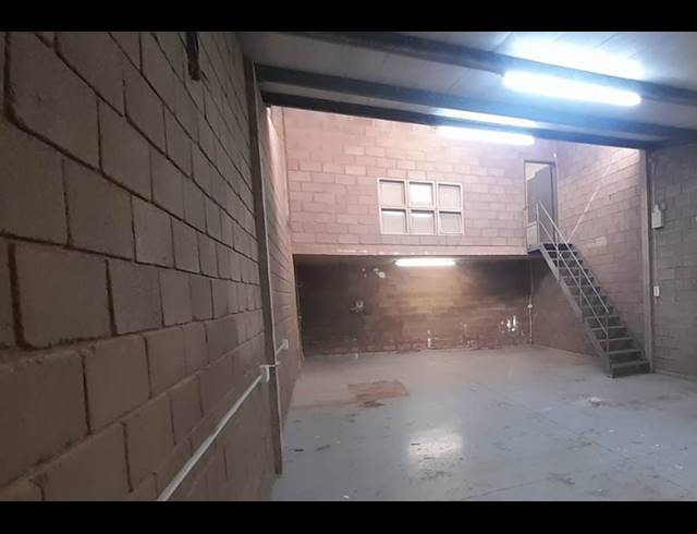 89M² MINI FACTORY TO LET IN BRIARDENE